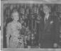 Janet et Henry Stelfox avec le trophe Julian Crandall, 1954