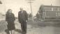 Mme Blanchard et son �poux devant le magasin g�n�ral et l'atelier en 1943.