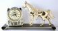 Cheval et horloge  fer  cheval  lectrique, avec base de mtal, Snider Clock Corporation