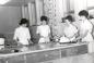 �tudiantes de l'Institut Familial Keranna en cours de cuisine