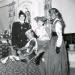 �tudiantes lors d'une soir�e familiale � l'Institut Familial Val-Marie