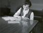 �tudiante de l'Institut Familial Val-Marie calculant son budget