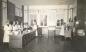 �tudiantes de l'�cole M�nag�re R�gionale du Pensionnat Notre-Dame du Cap � la cuisine