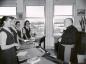 Mgr Albert Tessier s'adressant � des �tudiantes de l'Institut Familial Val-Marie