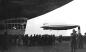 Le Graf Zeppelin, en avant-plan