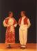Un couple de danseurs des Sortilges en costume croate de Posavina
