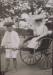 Mary Helen en rickshaw