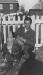 Lucien Demers avec l'une de ses prises � l'�poque o� il demeurait � Sainte-Anne-de-Bellevue
