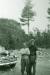 Edmond Wawanolett, un guide d'Odanak, pose avec un ami, probablement le propri�taire de la voiture