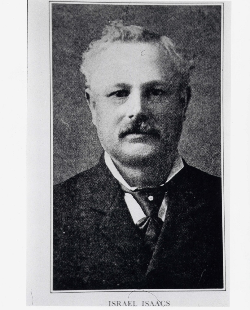 Portrait officiel en noir et blanc d’un homme portant une moustache.