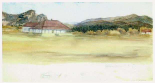 Aquarelle représentant une maison blanche à étage avec un toit rouge et une maison plus petite, à gauche, avec des collines et des arbres en arrière-plan.