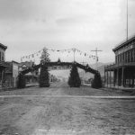 Arche de bienvenue lors de la visite des Aberdeen, dans les années 1890