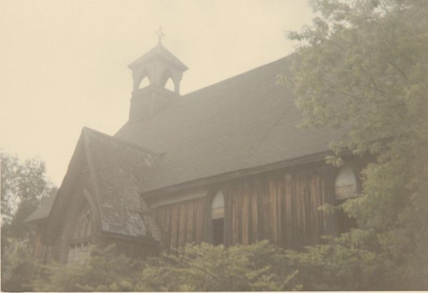 Photographie d'une église en bois