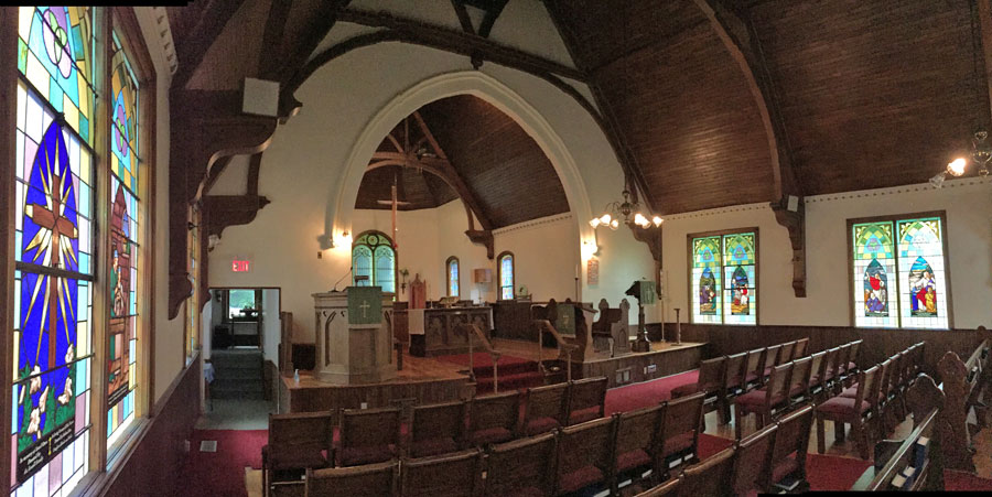 Photographie intérieure de l'église Saint-Jacques prise de l'arrière en regardant vers le sanctuaire