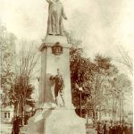 Monument du curé Labelle, place du Curé-Labelle, Saint-Jérôme