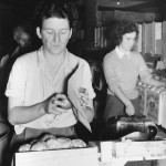 Des femmes travaillant dans la station fruitière de Woodsdale en 1944