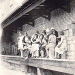 Les Belles à la station fruitière de Woodsdale dans les années 1940