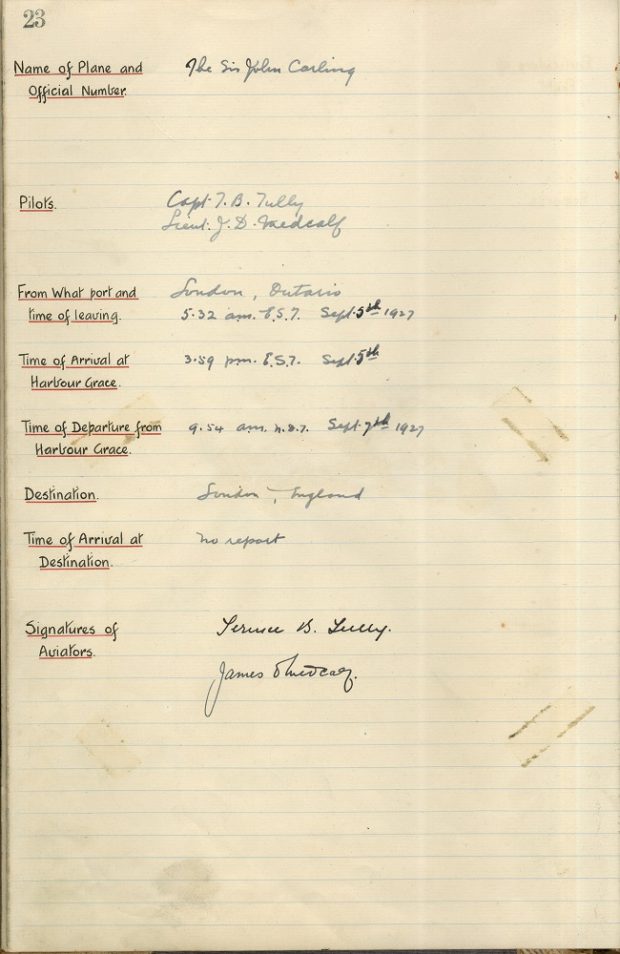Feuille jaunie et décolorée extraite du registre de l’aéroport, avec une écriture manuscrite détaillant les renseignements sur le vol de l’avion Sir John Carling.