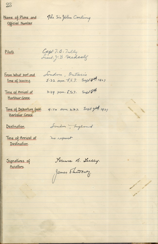 Feuille jaunie et décolorée extraite du registre de l’aéroport, avec une écriture manuscrite détaillant les renseignements sur le vol de l’avion Sir John Carling.