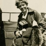 Amelia Earhart avant son décollage