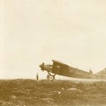 Le <em>Sir John Carling</em> sur la piste d’atterrissage de Harbour Grace