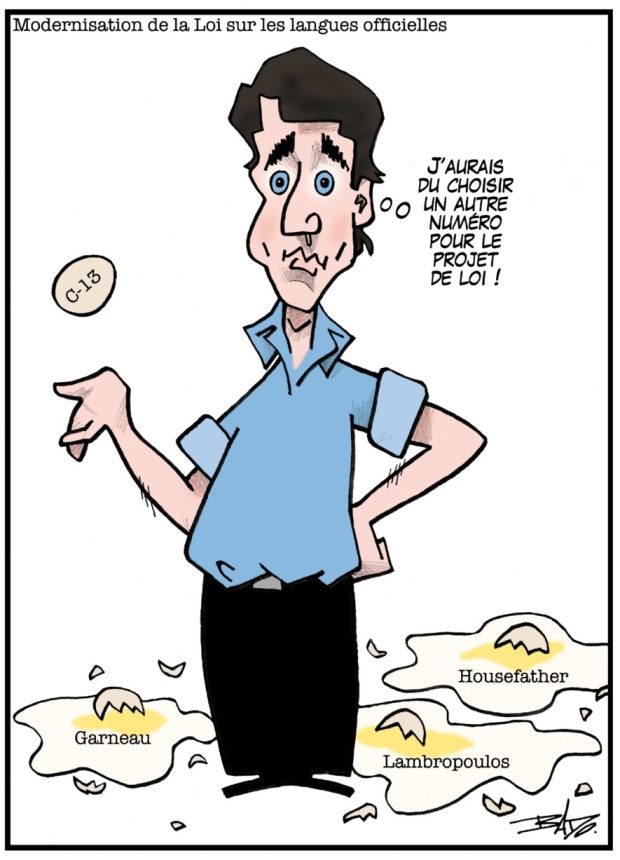 Titre : Modernisation de la Loi sur les langues officielles. Illustration : Justin Trudeau jongle avec des œufs. Un œuf sur lequel il est inscrit C-13 est intact. Plusieurs œufs sont tombés au sol et sont cassés. Sur ces derniers, il est inscrit : Garneau, Lambropoulos et Housefather. Trudeau se dit : J'aurais dû choisir un autre numéro pour le projet de loi!