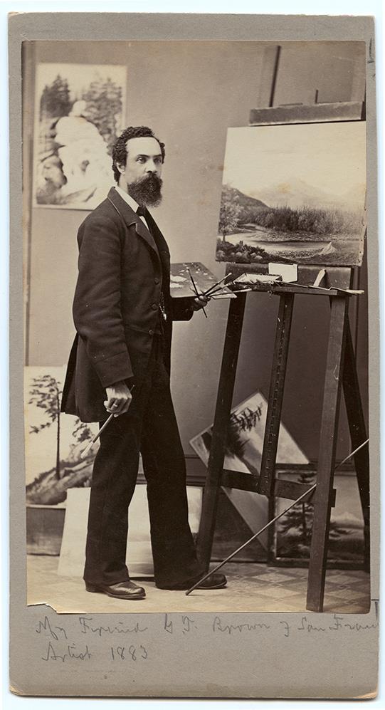 jeune homme barbu debout devant son chevalet, tenant des pinceaux et une palette dans la main gauche et un pinceau dans la main droite