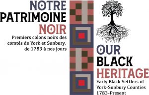 Logo en couleurs de Notre patrimoine noir avec un motif de courtepointe et l’image d’un arbre avec des racines.