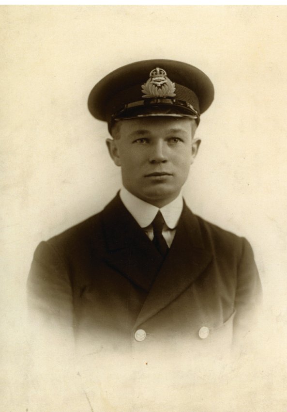 Un homme portant l'uniforme du Royal Naval Air Service britannique.