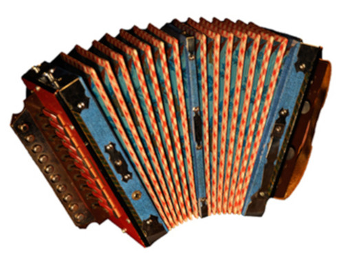 Photographie couleur, accordéon diatonique rouge et bleu dont le soufflet est en extension.
