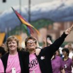 Athlètes féminines assistant à la cérémonie d’ouverture