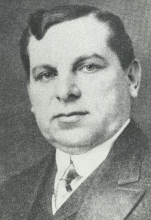 Portrait noir et blanc de Lyon Cohen, un homme vêtu d’un complet, datant du début du 20e siècle.