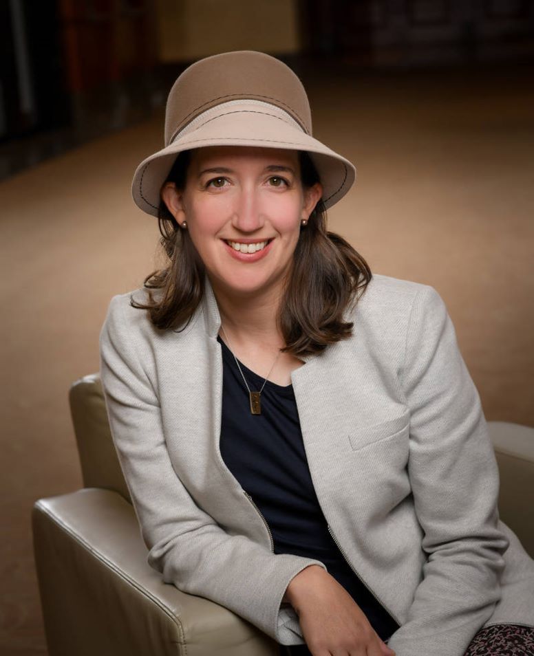 Un portrait formel de la rabba Rachel Kohl Finegold.