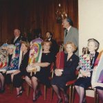 Présentation de tablettes de couverture de la Torah, 1995
