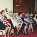Présentation de tablettes de couverture de la Torah, 1995