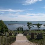 L’escalier du cimetière de la Falaise, église Sainte-Jeanne-de-Chantal, Notre-Dame-de-l’Île-Perrot, 2003