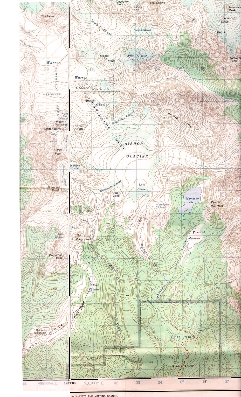 Carte topographique du névé Garibaldi illustrant les vallées, les glaciers et les variations de terrain.