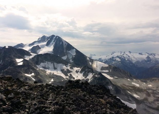 Un pic montagneux situé entre les monts Parkhurst et Wedge et au sud du lac Wedgemount, constituant le sommet le plus proche du refuge du lac Wedgemount.