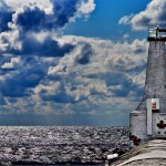 Le phare et les nuages