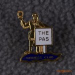 Épinglette d’une Lionne du Pas