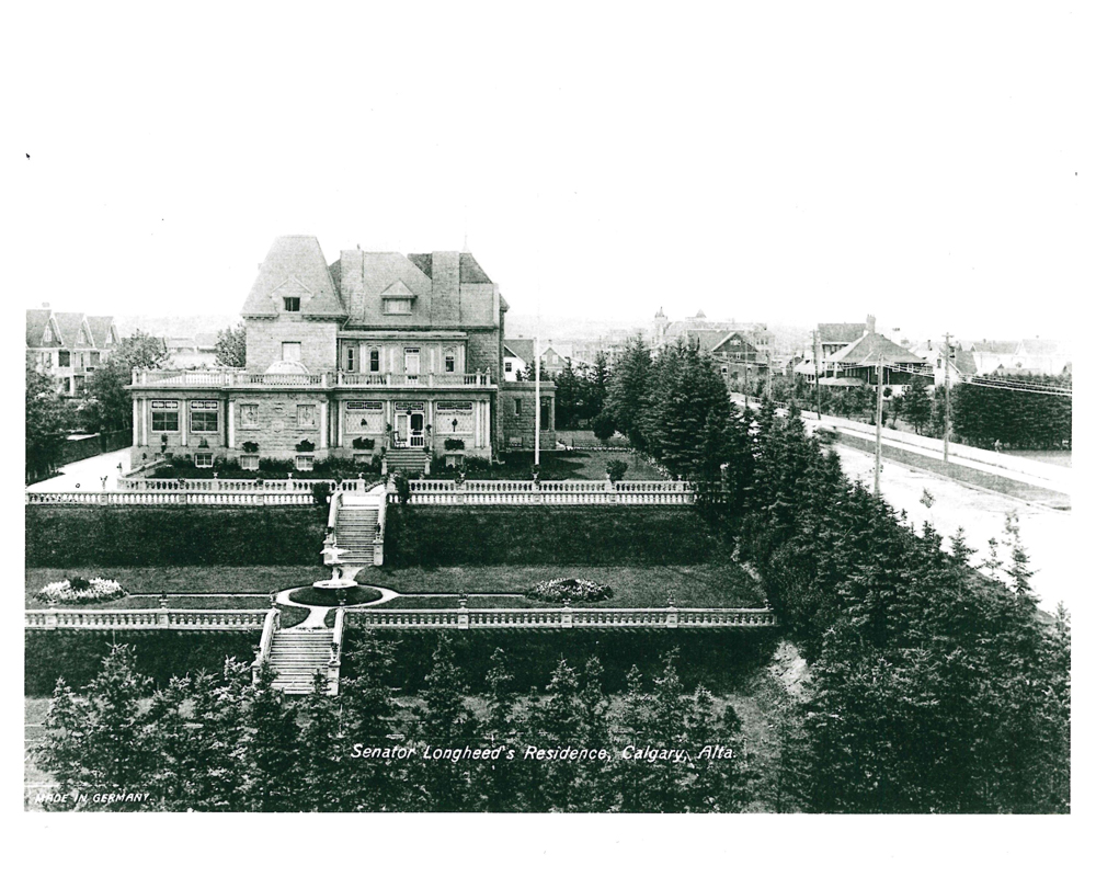 Photo de la maison Beaulieu et de ses jardins officiels, montrant sa place de choix dans le quartier