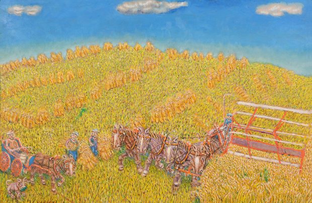 Plusieurs personnes effectuant des travaux agricoles dans un champ, formant des tas et tirant de l’équipement avec des chevaux. 