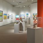 L’art vernaculaire des Prairies – Vue de l’installation de l’exposition