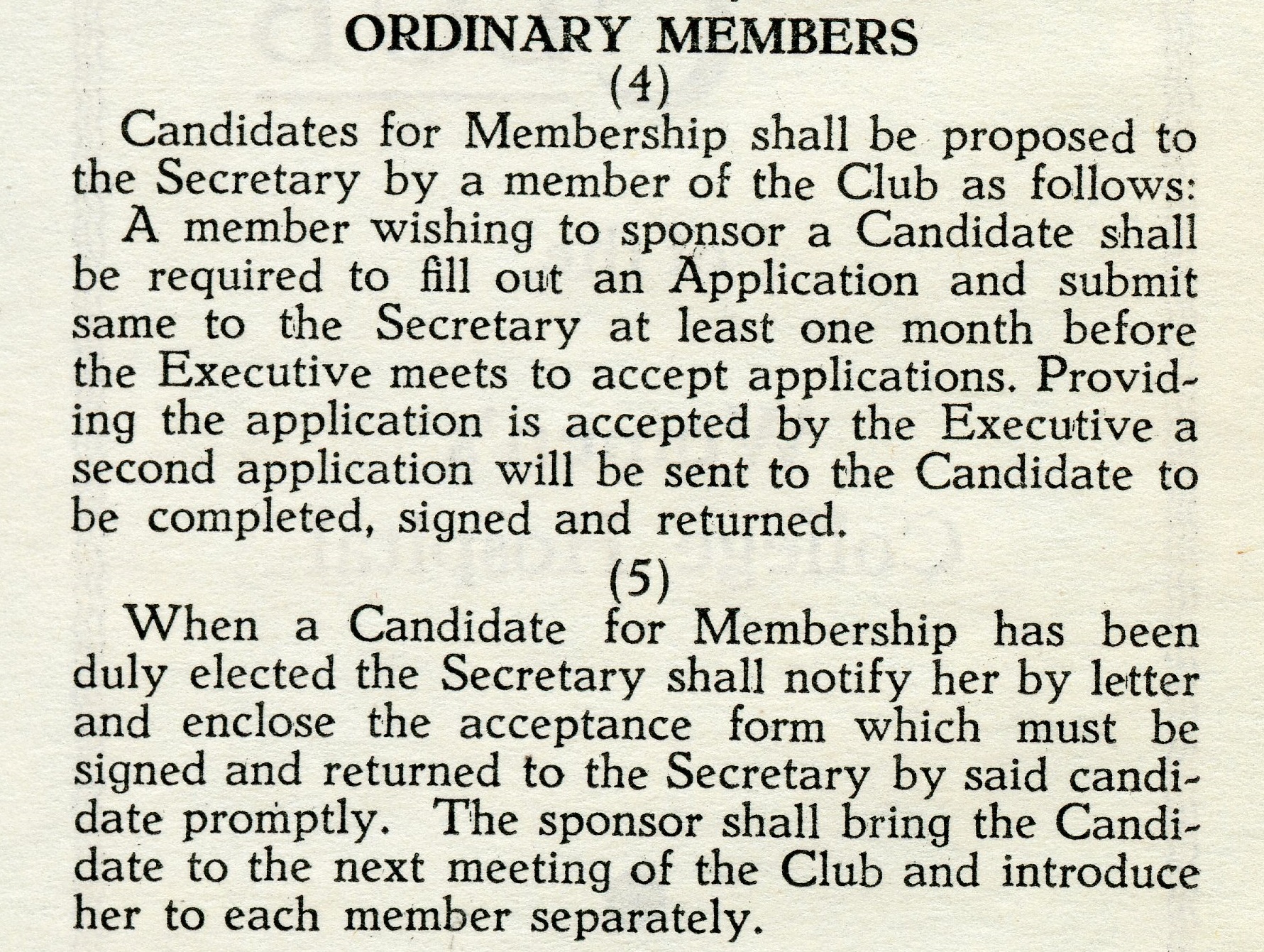 Coupure en papier de journal expliquant le processus de demande d’adhésion aux nouveaux membres.