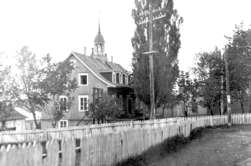 Ancienne école avec clocheton