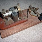 Un manipulateur télégraphique et un récepteur
