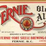 L’étiquette sur une bouteille de bière de la Société de brasserie de Fernie-Fort Steele.