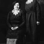 Madame Maria Picariello et Florence Lassandro, à Blairmore, Alberta, vers 1918-1919.
