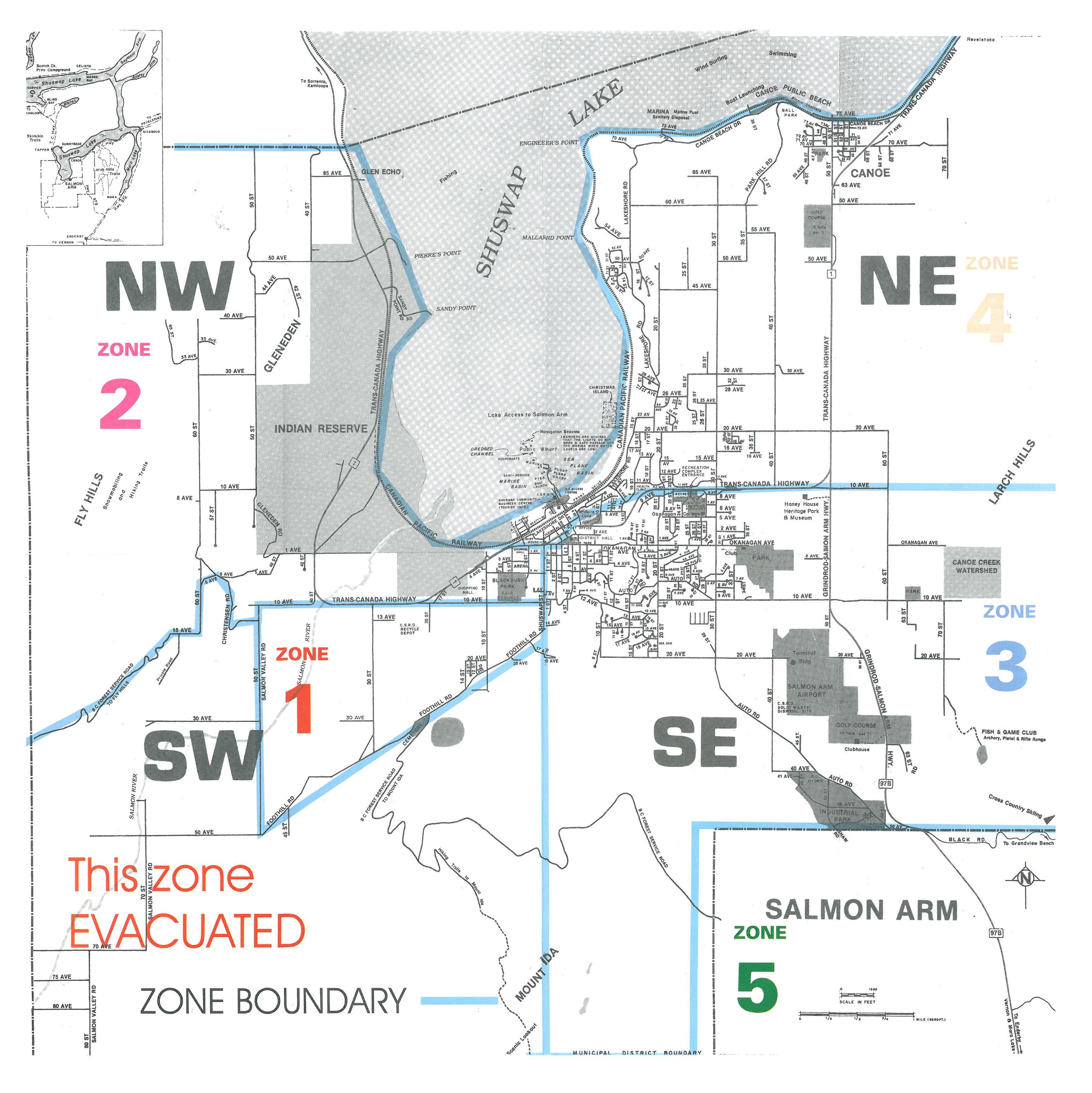 Ceci est la carte d'évacuation de Salmon Arm émise pendant le feu de 1998. La communauté était divisée en 5 zones. La zone 1 longeait les collines Fly au sud-ouest de la ville. L'incendie de Silver Creek a brûlé hors de contrôle dans cette zone, détruisant plusieurs maisons. Au nord de la zone 1 était la zone 2 aussi près des collines Fly mais qui n'a pas été évacuée. La zone 3 était à l'est de la zone 2, fortement peuplée et menacée par le feu. Les zones 4 et 5, situées au nord et au sud de la zone 3 n'ont pas été évacuées.