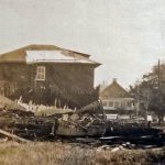 Les restes du hangar incendié